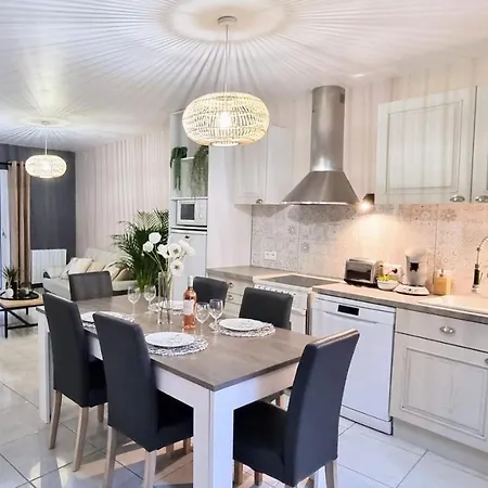 Le Bayard Authentique Maison Setoise Patio Climatisee Centre Historique Parking Payant A Proximite *