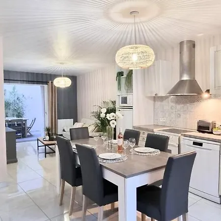 Le Bayard Authentique Maison Setoise Patio Climatisee Centre Historique Parking Payant A Proximite 4* Sète