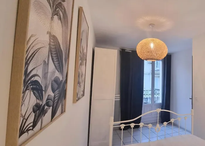 Feriehus Le Bayard Authentique Maison Setoise Patio Climatisee Centre Historique Parking Payant A Proximite